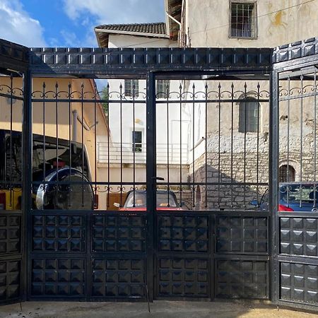 Yuri Guest House Gjirokastër Eksteriør billede