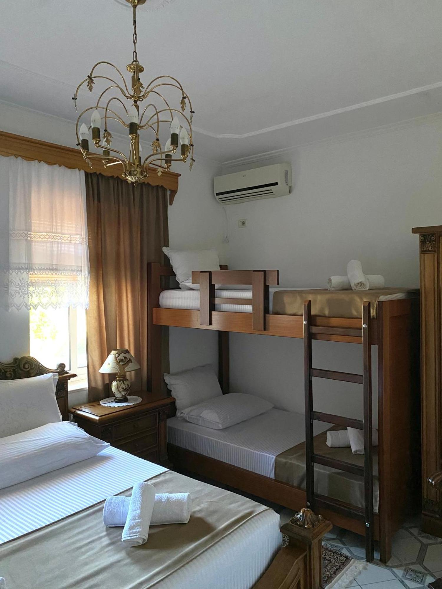Yuri Guest House Gjirokastër Eksteriør billede