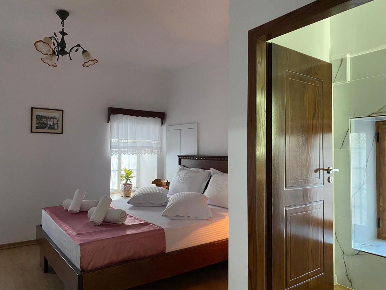 Yuri Guest House Gjirokastër Eksteriør billede