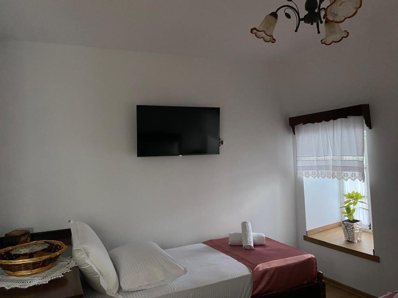 Yuri Guest House Gjirokastër Eksteriør billede