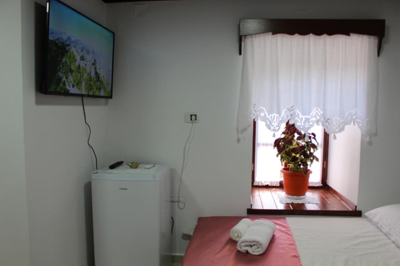Yuri Guest House Gjirokastër Eksteriør billede